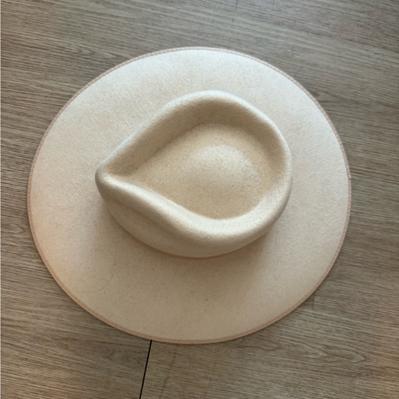 Lack of color hat - Picture 3 of 3